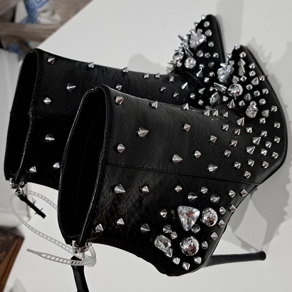 Steve Madden Viceroy Stiletto Heeled Ankle Boot - Picture 3 of 6